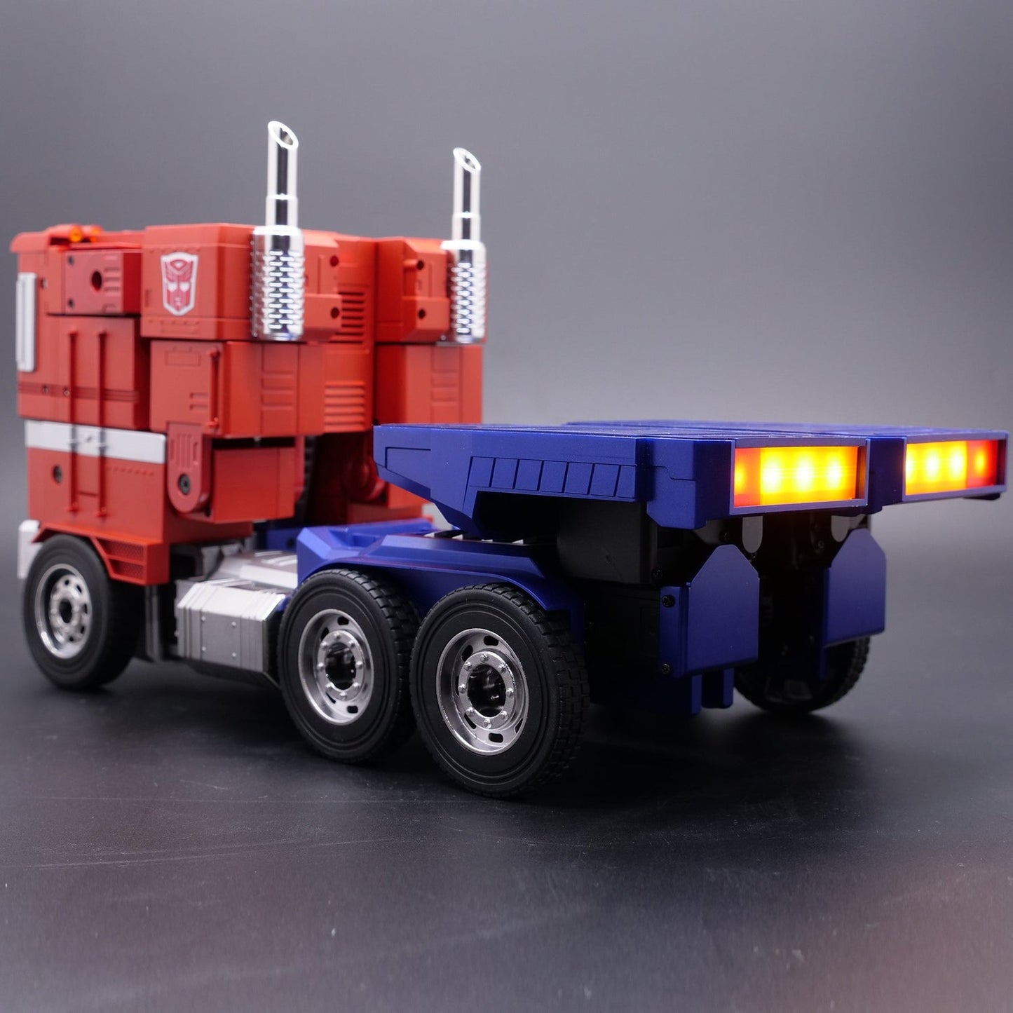 Transformers Optimus Prime Auto-Converting Robot - Flagship Collector's Edition