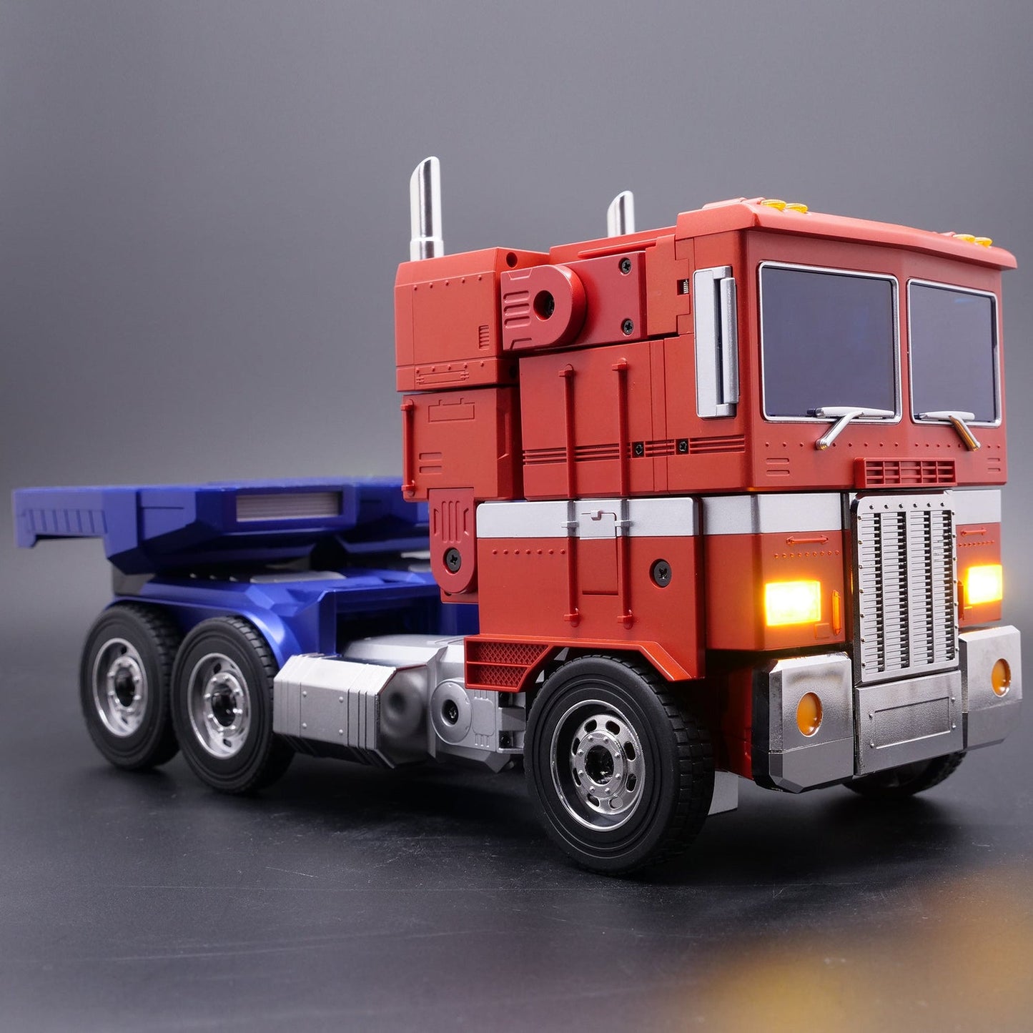 Transformers Optimus Prime Auto-Converting Robot - Flagship Collector's Edition